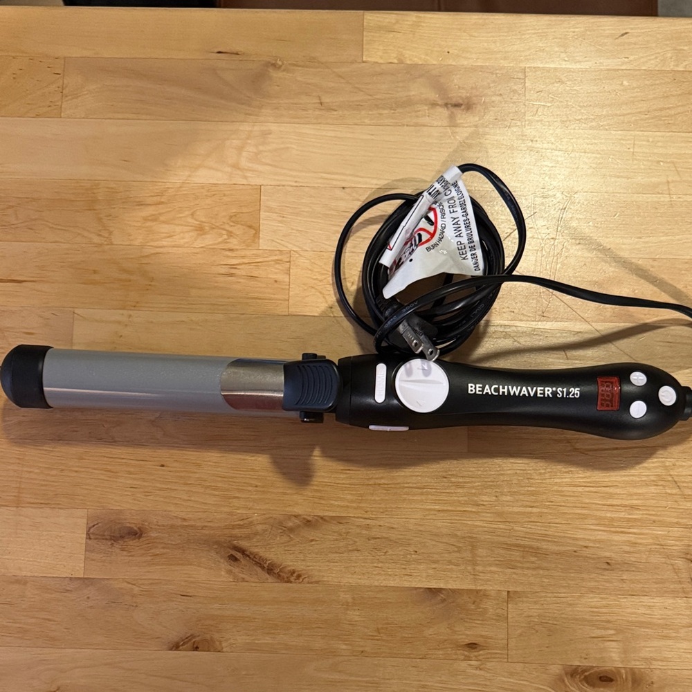 Beachwaver S1.25 Rotating Curling Iron - Black and Silver